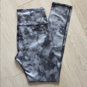 Athleta Tie-Dye 7/8 Leggings
